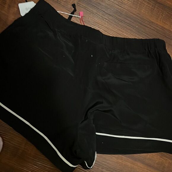 Black and White Shorts - Parker Shorts - Comfortable NWT Size X Small Never Worn - Picture 4 of 5